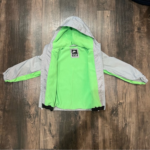 Nike kids fleece lined jacket size (7) - Picture 2 of 3